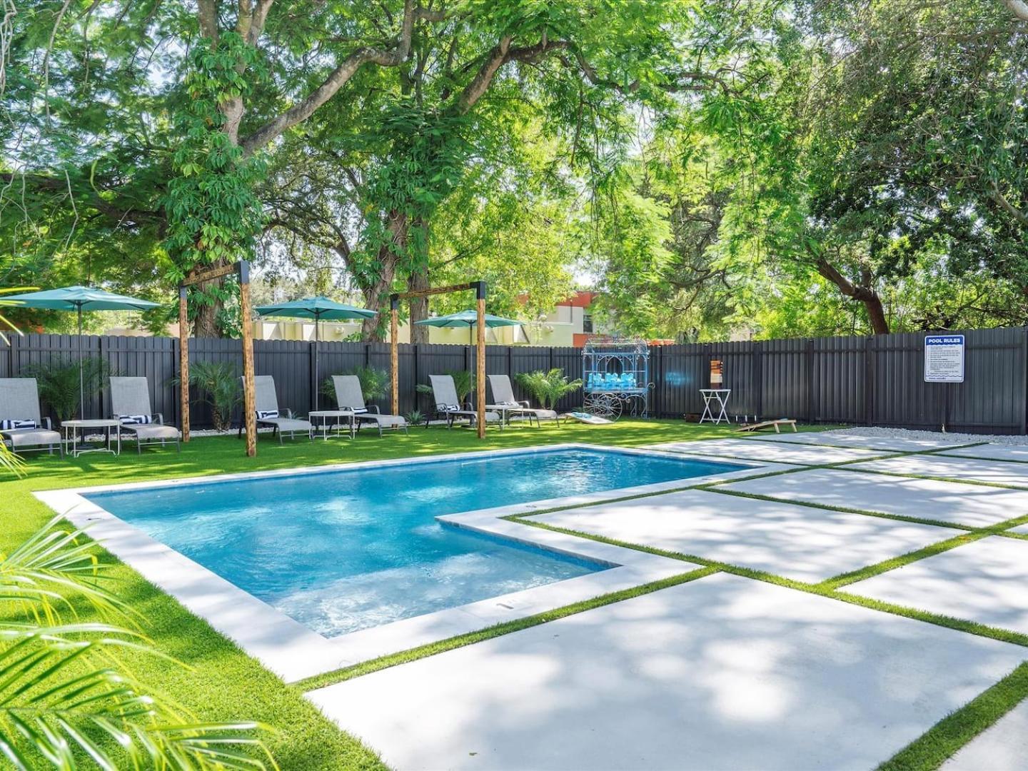 Heart Of Wd Pool & Close To Beach Apartment Miami