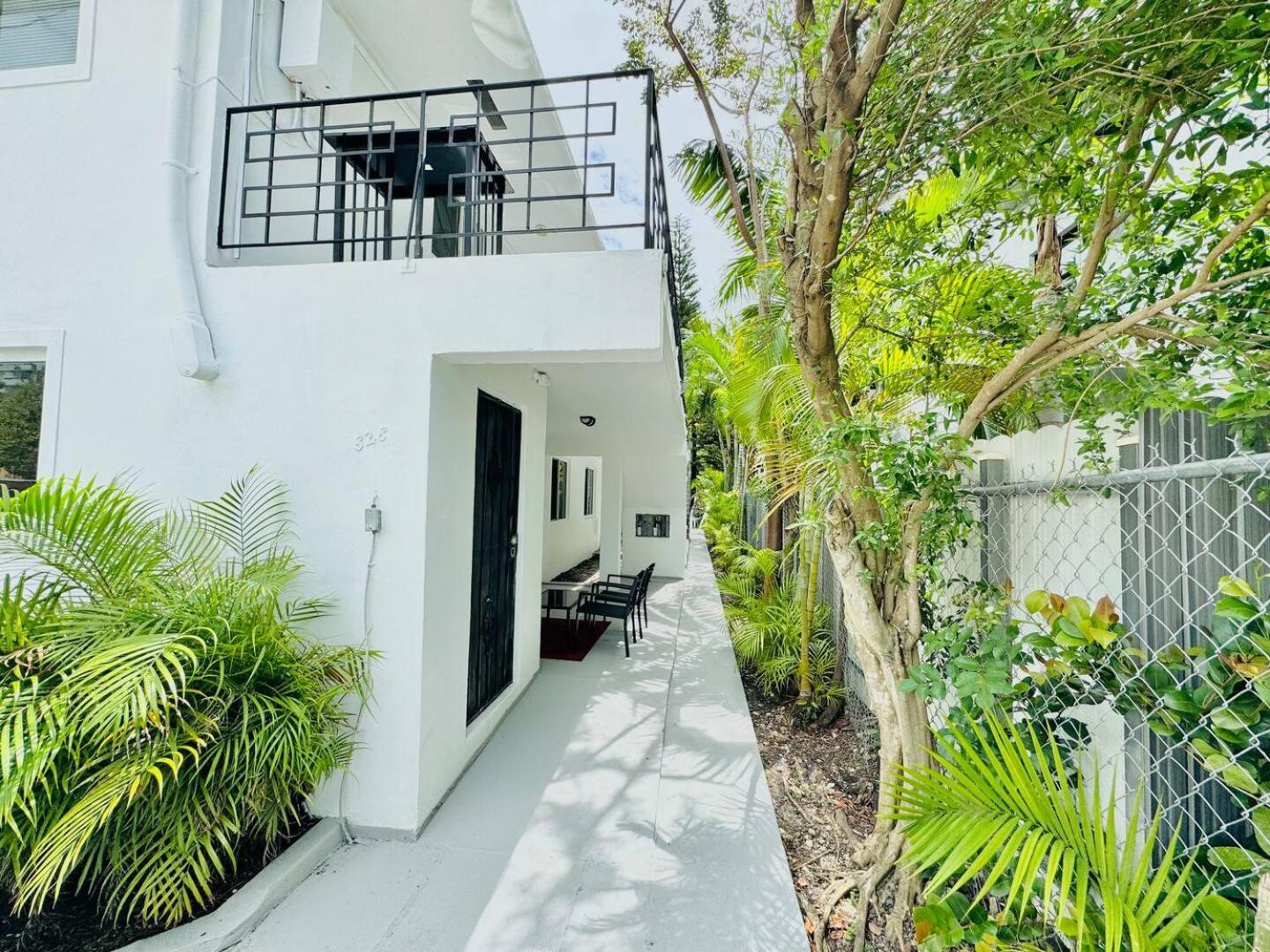 Stunning Escape Near Pet Friendly Apartment