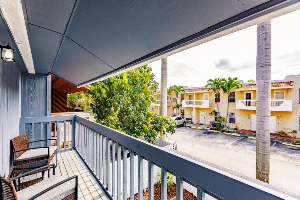 Apartment Oasis 7 Mins To Dolphin Mall Mia Ps4 Games Miami