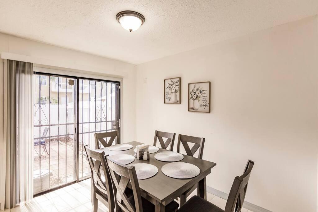 Oasis 7 Mins To Dolphin Mall Mia Ps4 Games Apartment