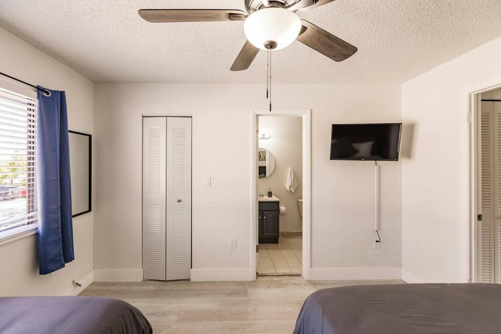 Oasis 7 Mins To Dolphin Mall Mia Ps4 Games Apartment Miami