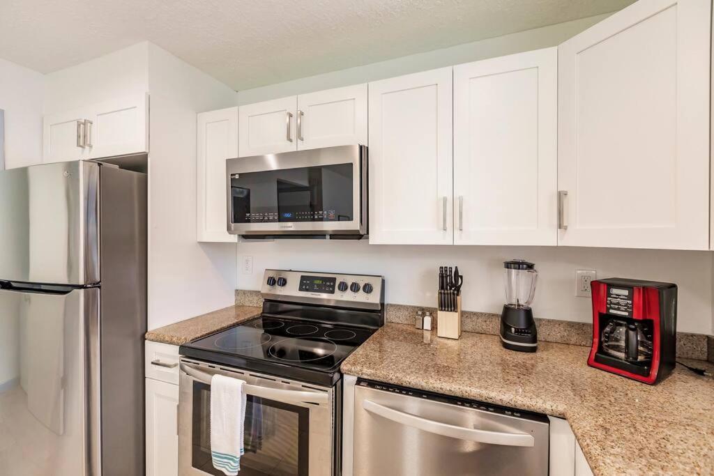 Apartment Oasis 7 Mins To Dolphin Mall Mia Ps4 Games