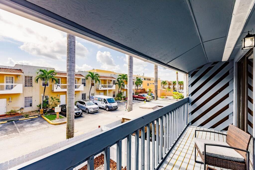 Oasis 7 Mins To Dolphin Mall Mia Ps4 Games Apartment Miami