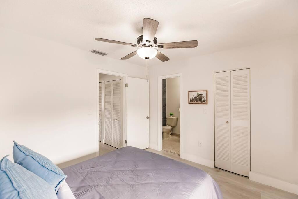 Oasis 7 Mins To Dolphin Mall Mia Ps4 Games *
