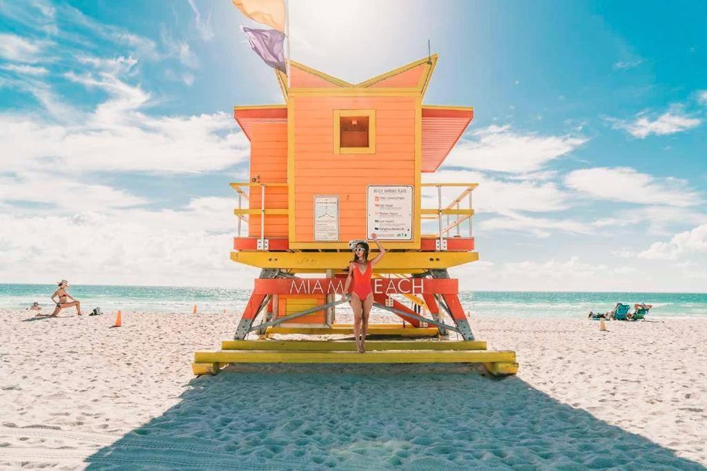 Oasis 7 Mins To Dolphin Mall Mia Ps4 Games
