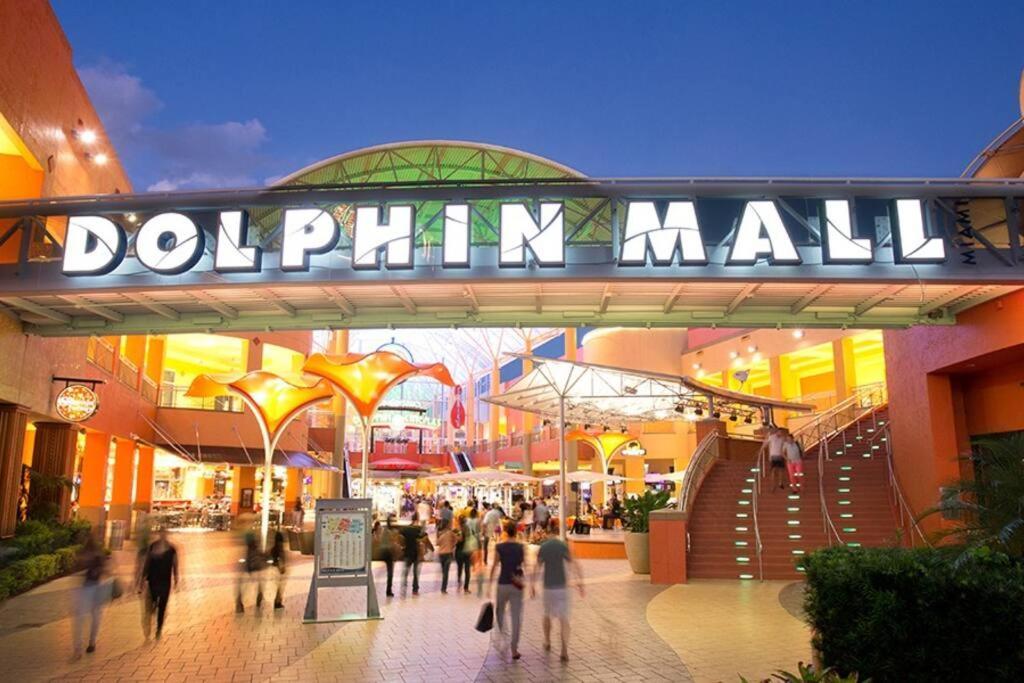 Oasis 7 Mins To Dolphin Mall Mia Ps4 Games