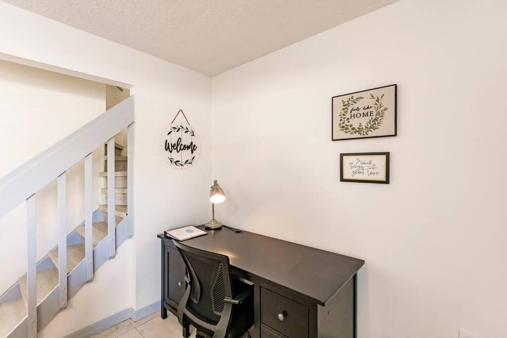 Oasis 7 Mins To Dolphin Mall Mia Ps4 Games Apartment