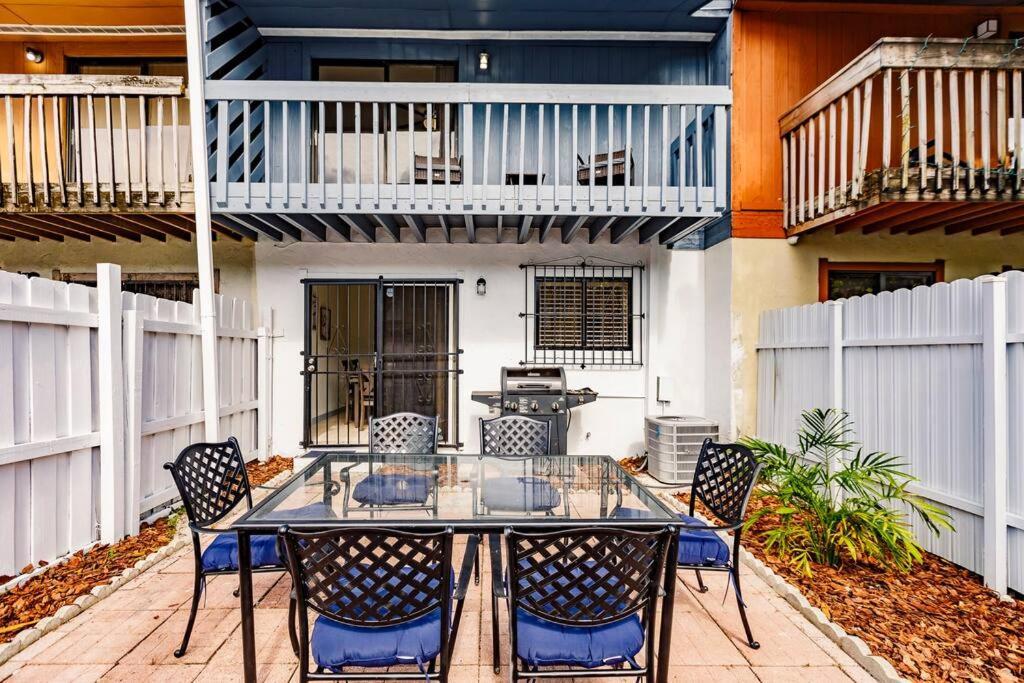 Apartment Oasis 7 Mins To Dolphin Mall Mia Ps4 Games Miami