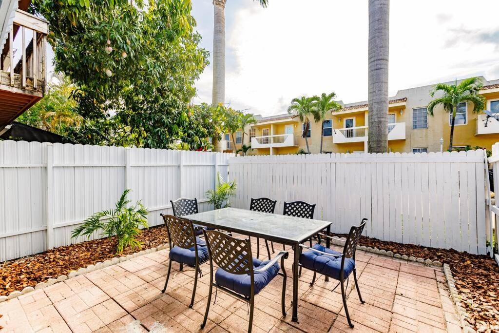 Oasis 7 Mins To Dolphin Mall Mia Ps4 Games Apartment Miami