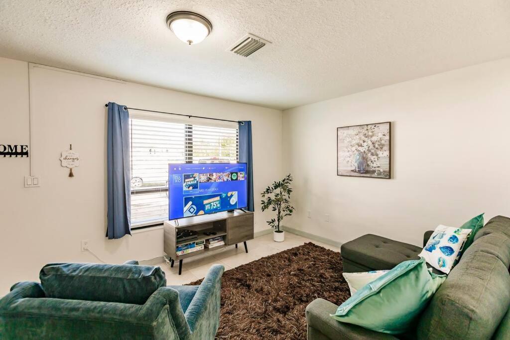 Oasis 7 Mins To Dolphin Mall Mia Ps4 Games Apartment Miami