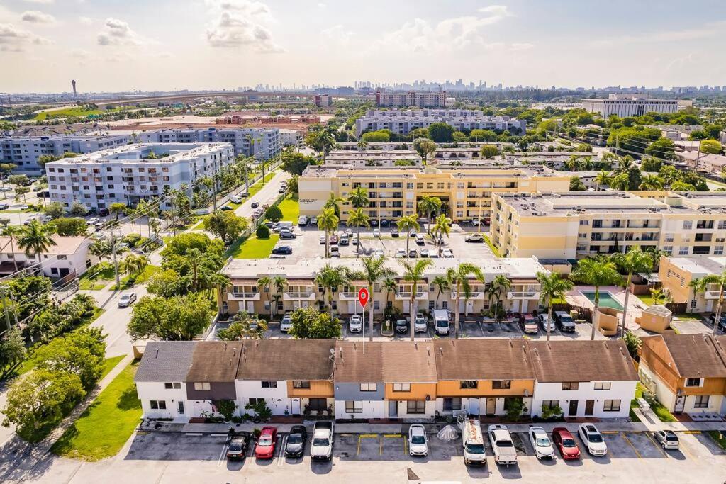 Oasis 7 Mins To Dolphin Mall Mia Ps4 Games *