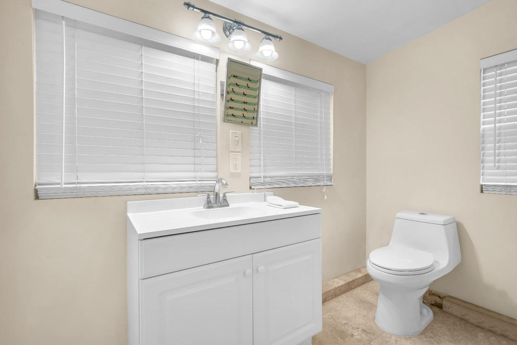 Grove Bay - 2/2 Gated Cottage-walk To Bay * Miami