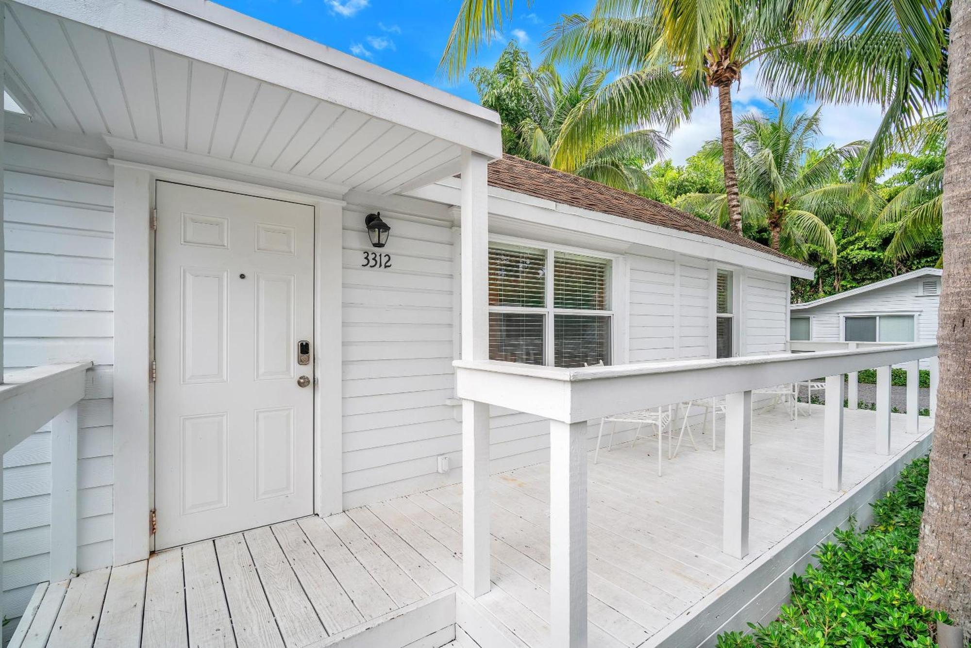 Grove Bay - 2/2 Gated Cottage-walk To Bay Holiday home Miami
