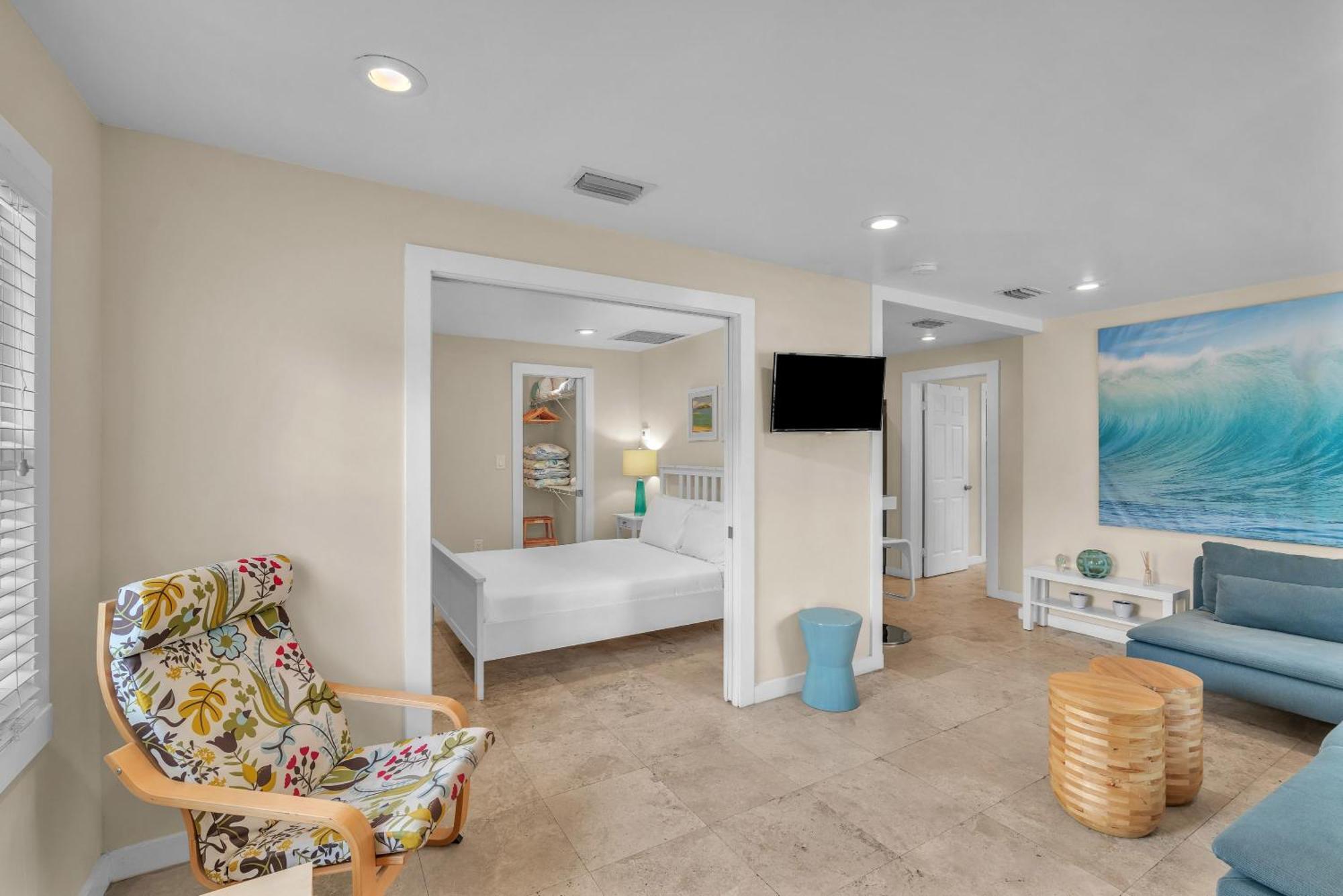 Grove Bay - 2/2 Gated Cottage-walk To Bay Holiday home Miami