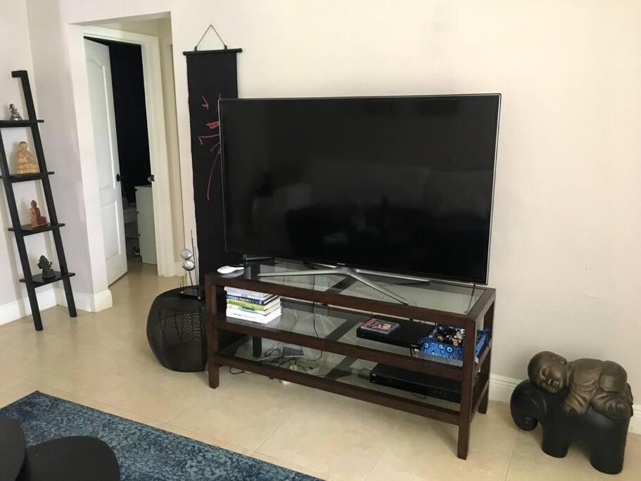 Gorgeous 4 Bedroom With Pool Centrally Located *