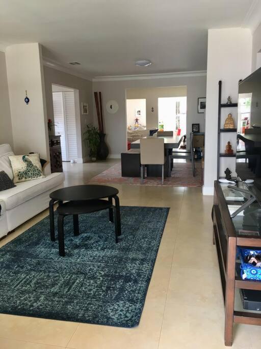 Holiday home Gorgeous 4 Bedroom With Pool Centrally Located