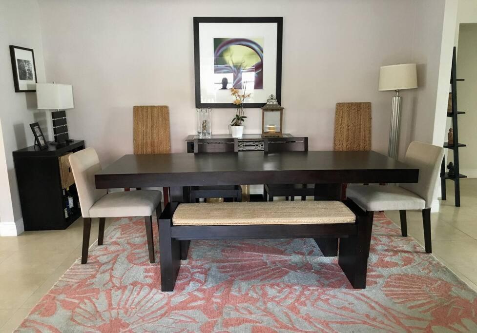 Gorgeous 4 Bedroom With Pool Centrally Located *