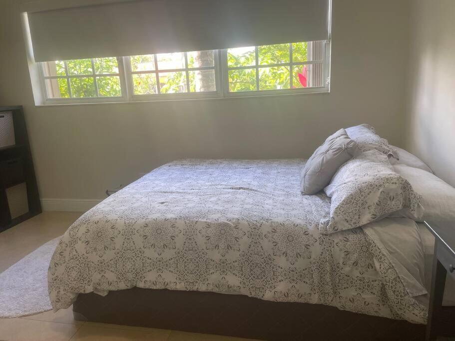 Gorgeous 4 Bedroom With Pool Centrally Located