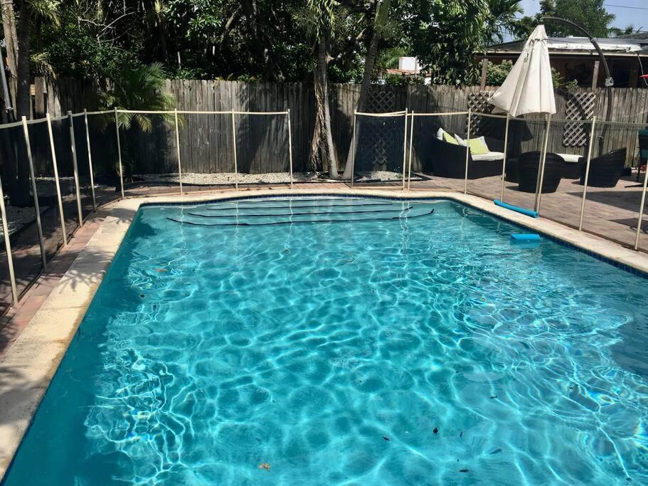 Gorgeous 4 Bedroom With Pool Centrally Located Holiday home