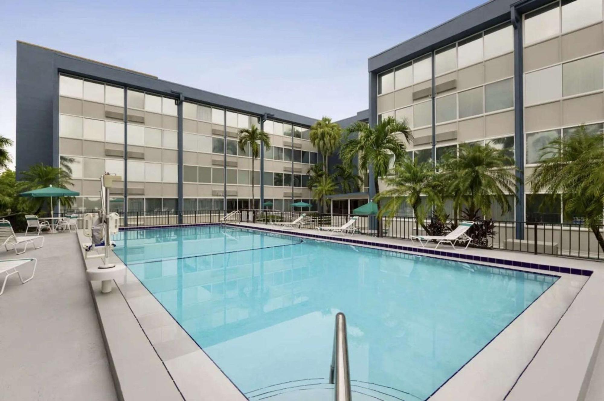 Hotel Envision International Airport Miami