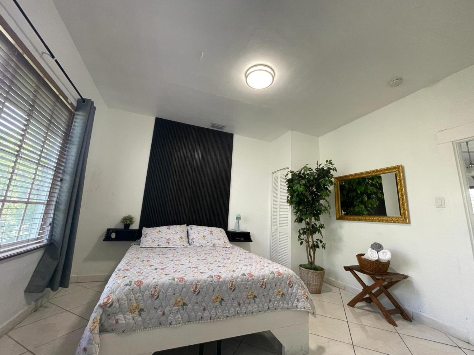 Private Next To Calle Ocho *