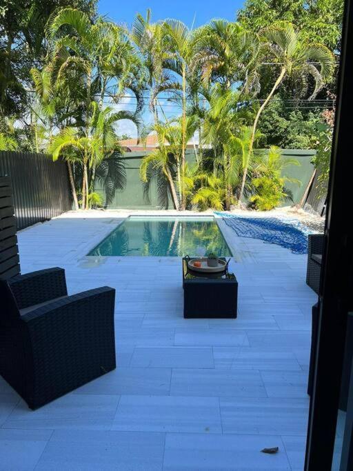 Paraiso House 10 Ppl 3 Mins Walk Douglas Park Holiday home *