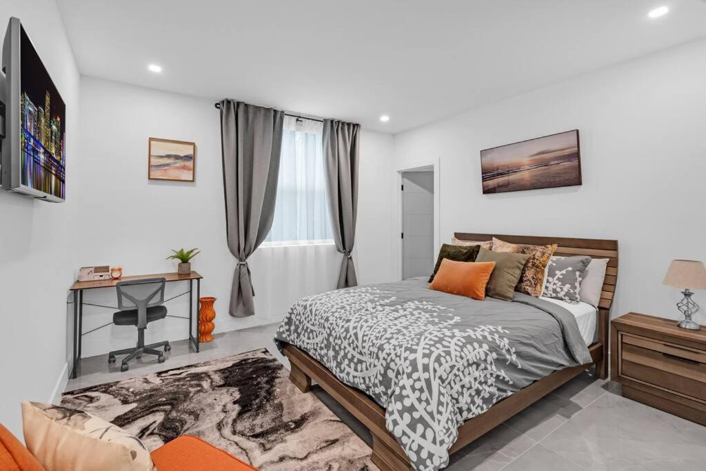 Holiday home Paraiso House 10 Ppl 3 Mins Walk Douglas Park *