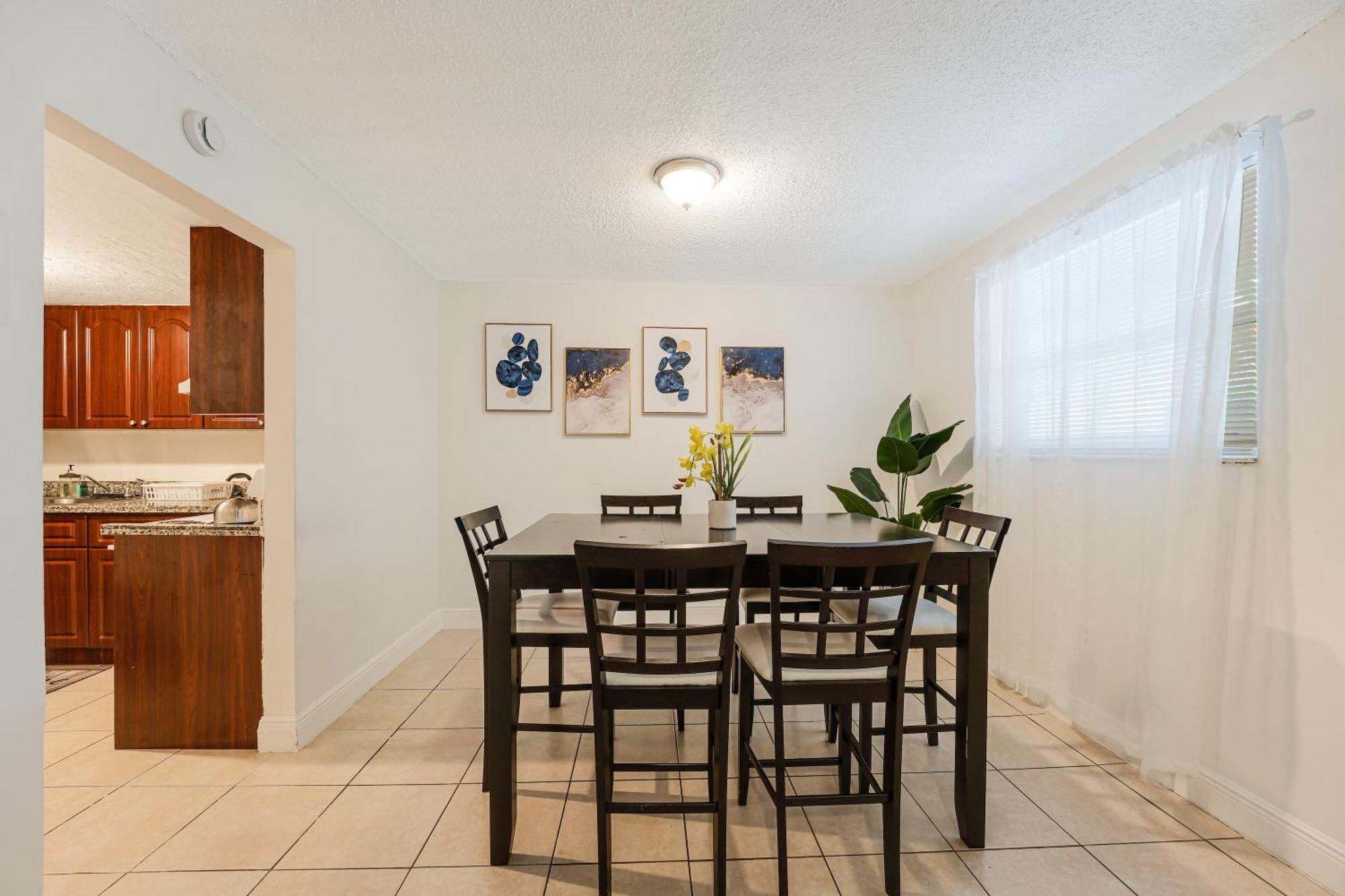Apartment Spacious 3 Bed Centrally Located In Miami