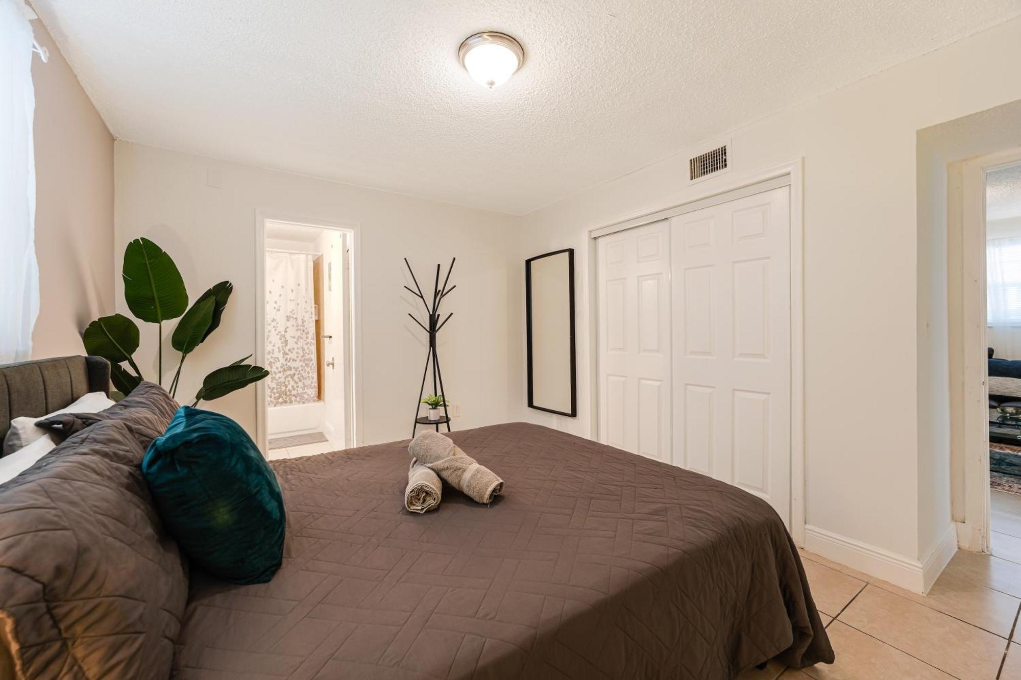 Spacious 3 Bed Centrally Located In Apartment