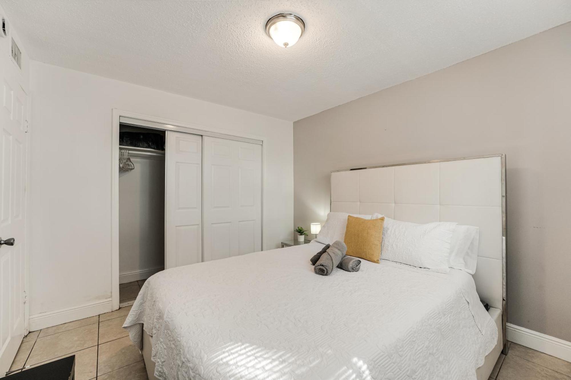 Spacious 3 Bed Centrally Located In * Miami