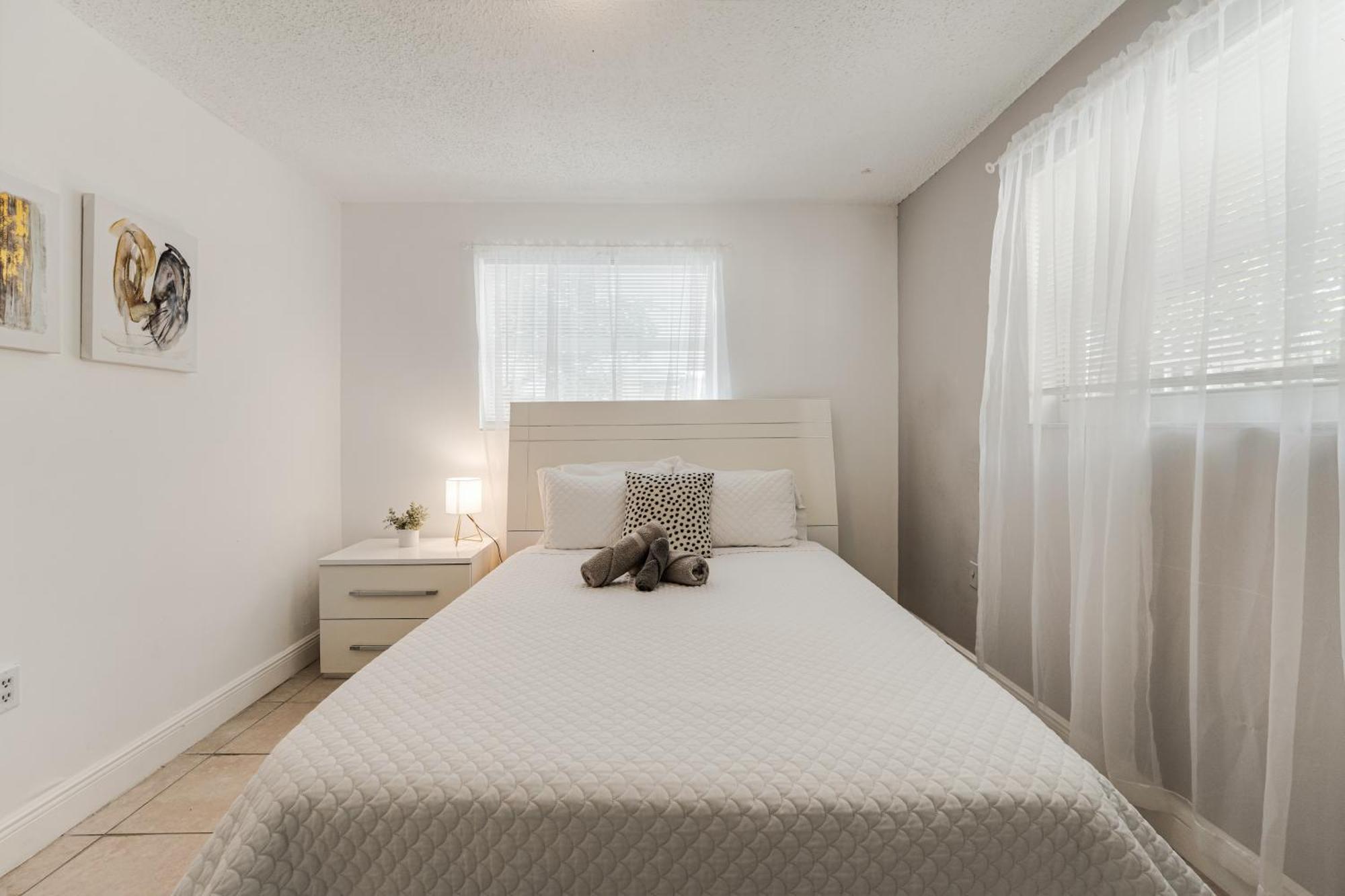 Spacious 3 Bed Centrally Located In Apartment