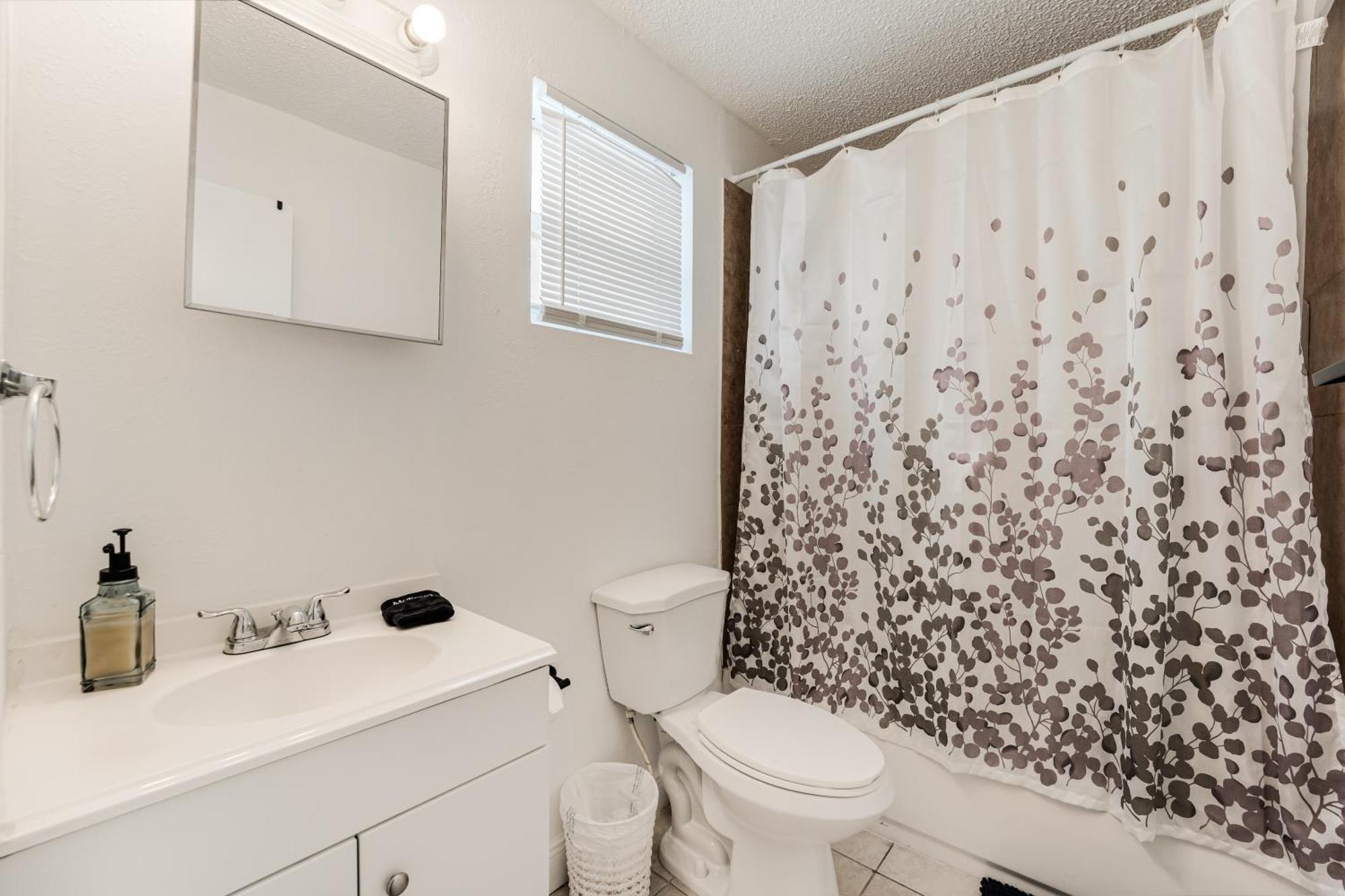Spacious 3 Bed Centrally Located In Miami