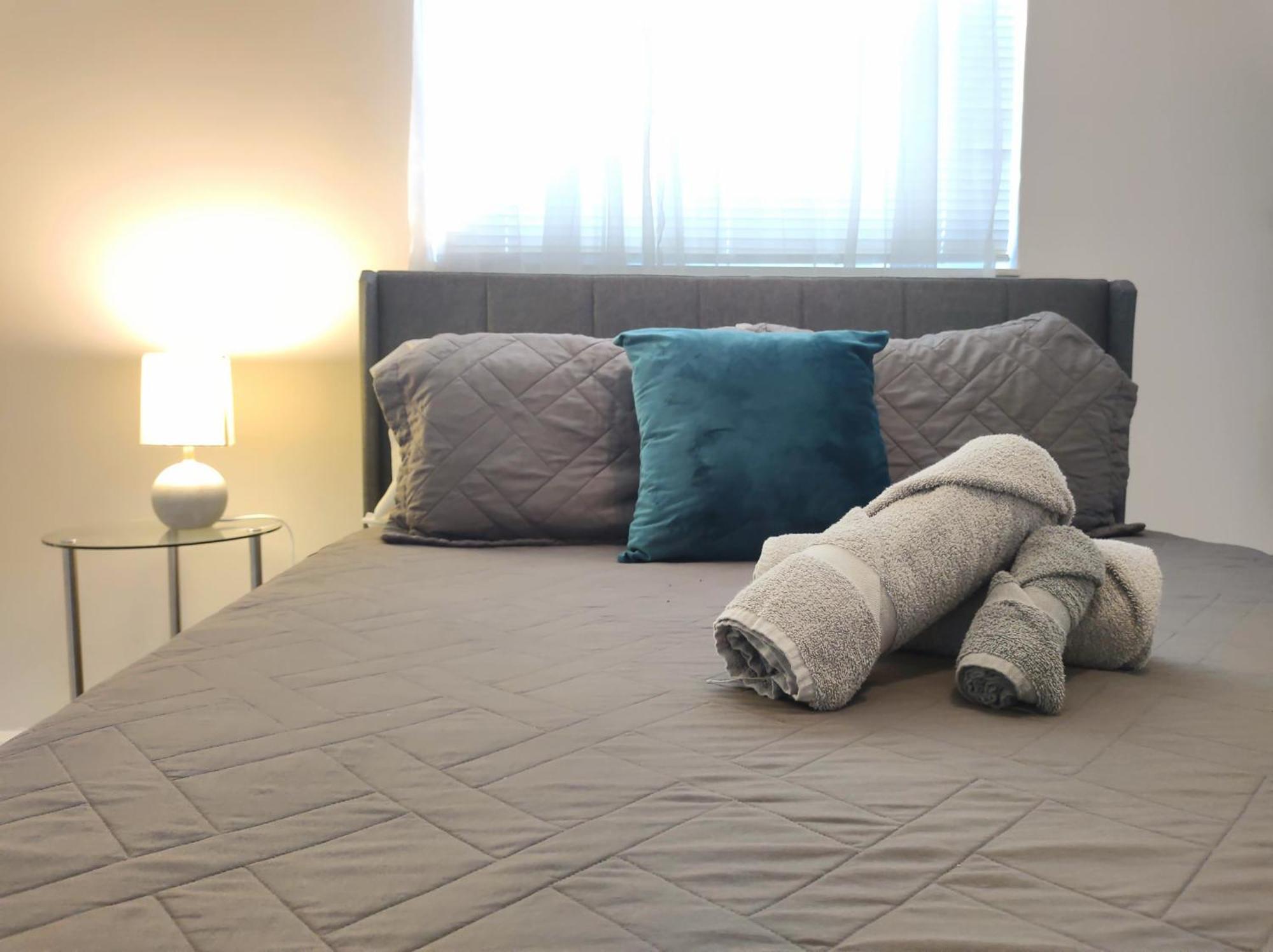 Spacious 3 Bed Centrally Located In * Miami