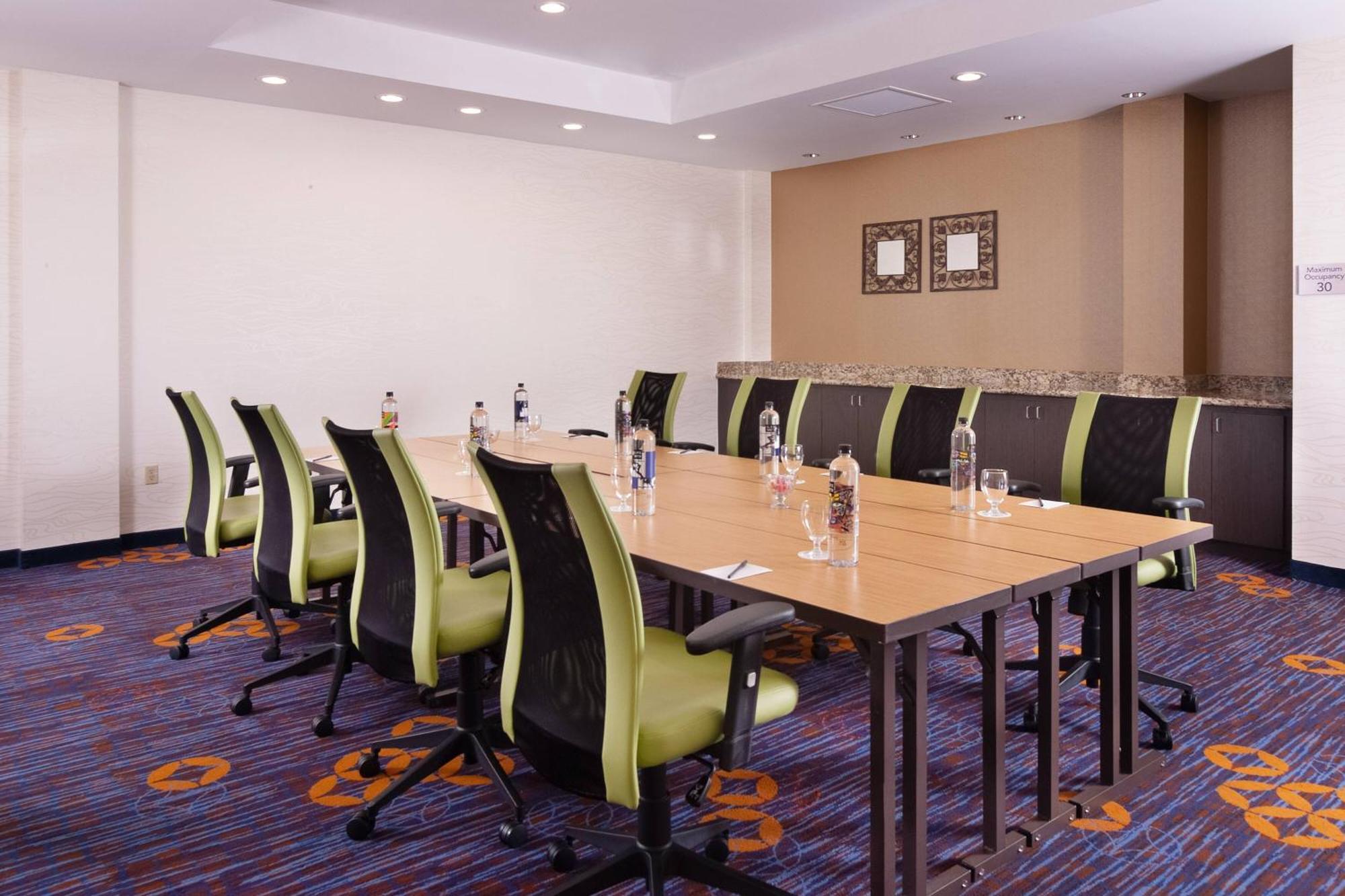 Courtyard Coral Gables 3*