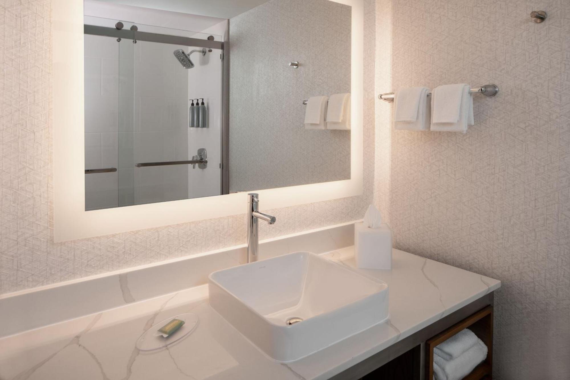 Courtyard Coral Gables 3*