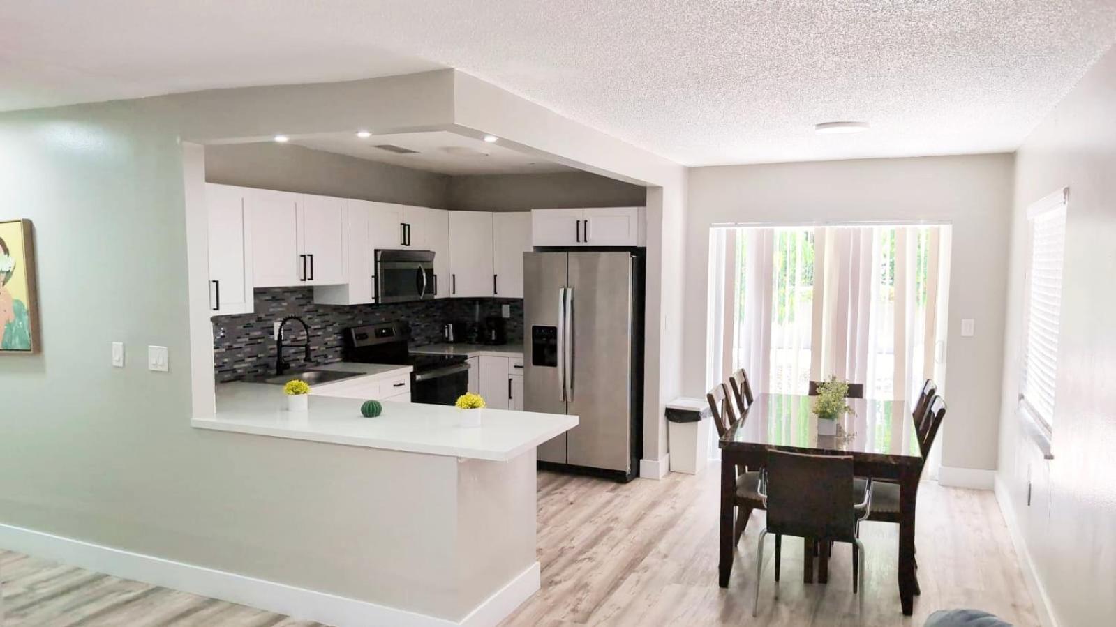 *beautiful Family House 3 Bd/2 Bathrooms+backyard* Miami