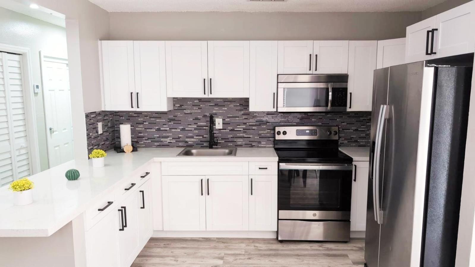 *beautiful Family House 3 Bd/2 Bathrooms+backyard*