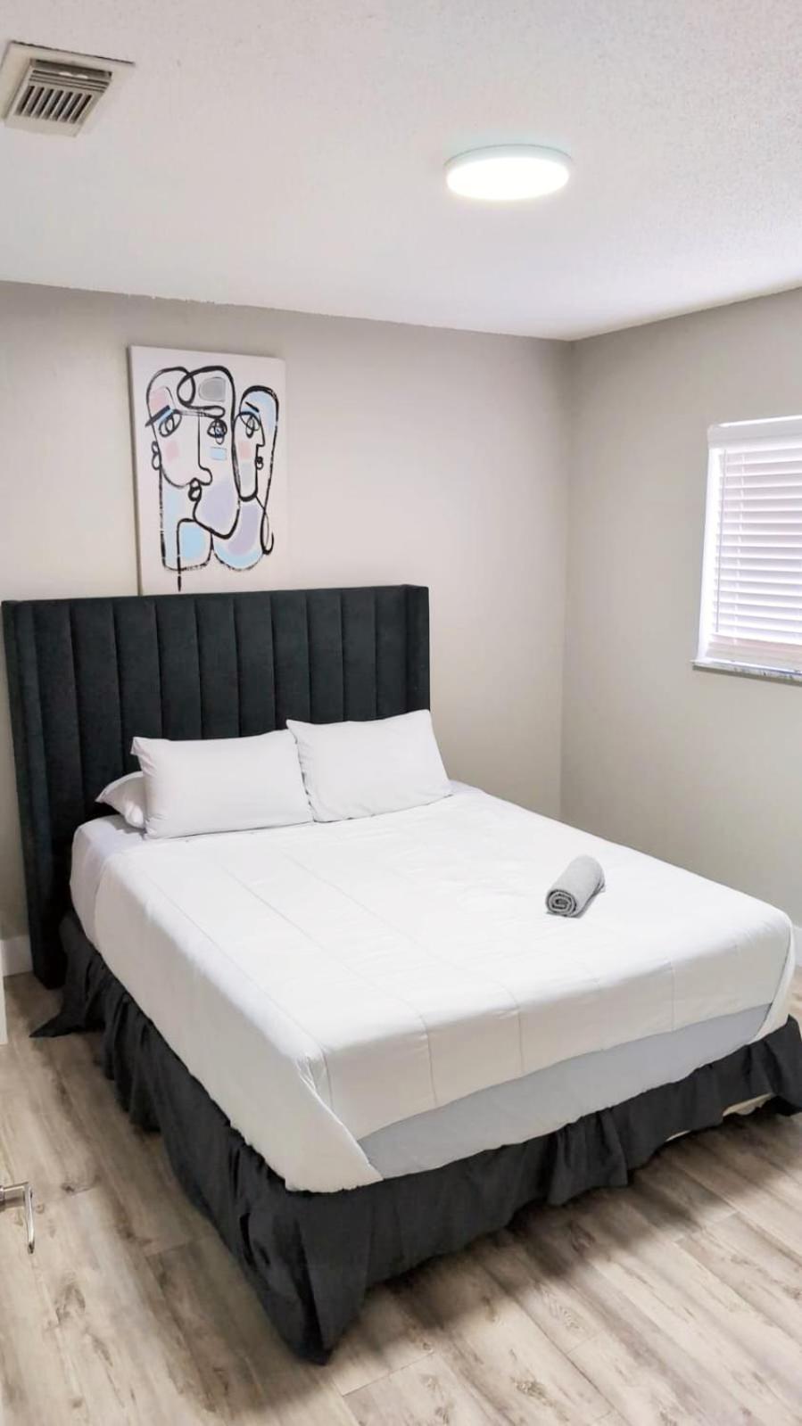 Holiday home *beautiful Family House 3 Bd/2 Bathrooms+backyard*