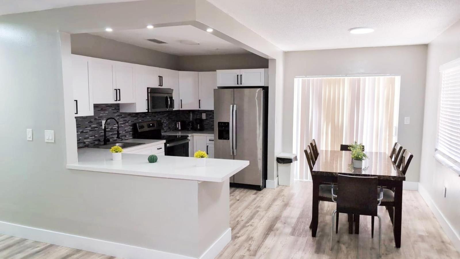 *beautiful Family House 3 Bd/2 Bathrooms+backyard* Miami