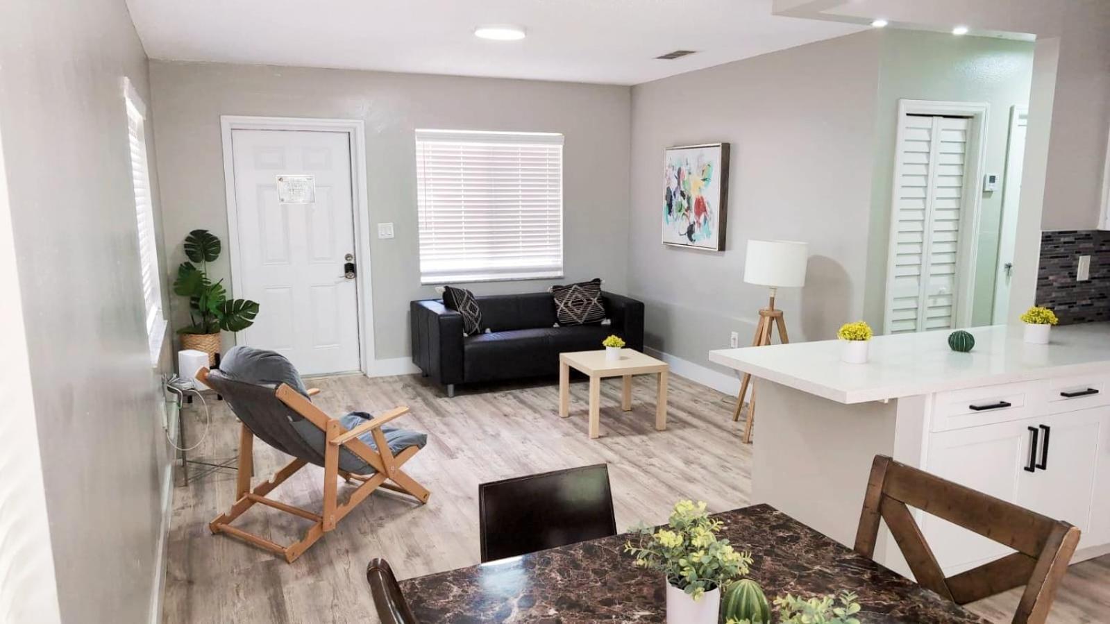 *beautiful Family House 3 Bd/2 Bathrooms+backyard* * Miami