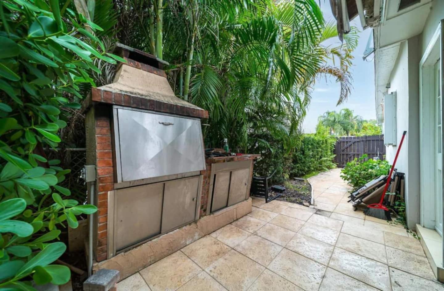 Holiday home Heated Pool Home, Near