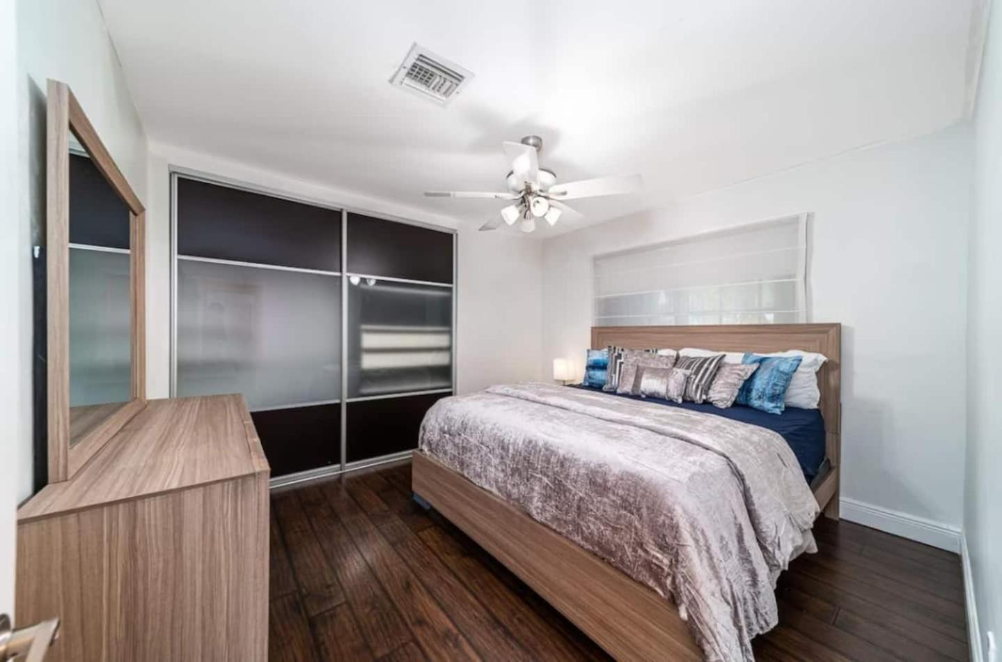 Heated Pool Home, Near Holiday home Miami