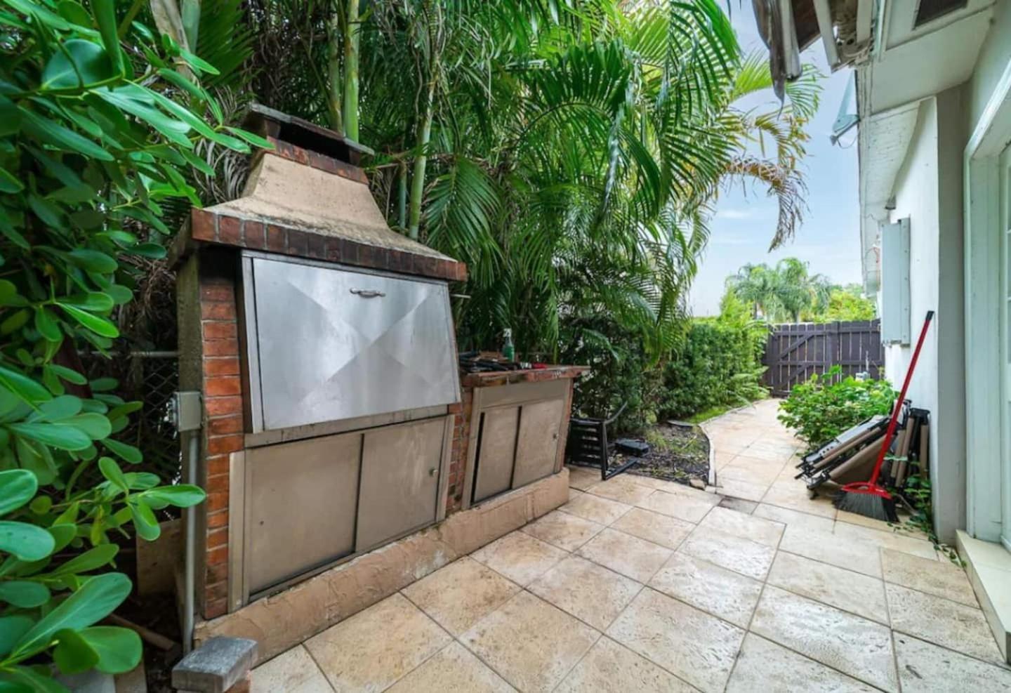 Holiday home Heated Pool Home, Near