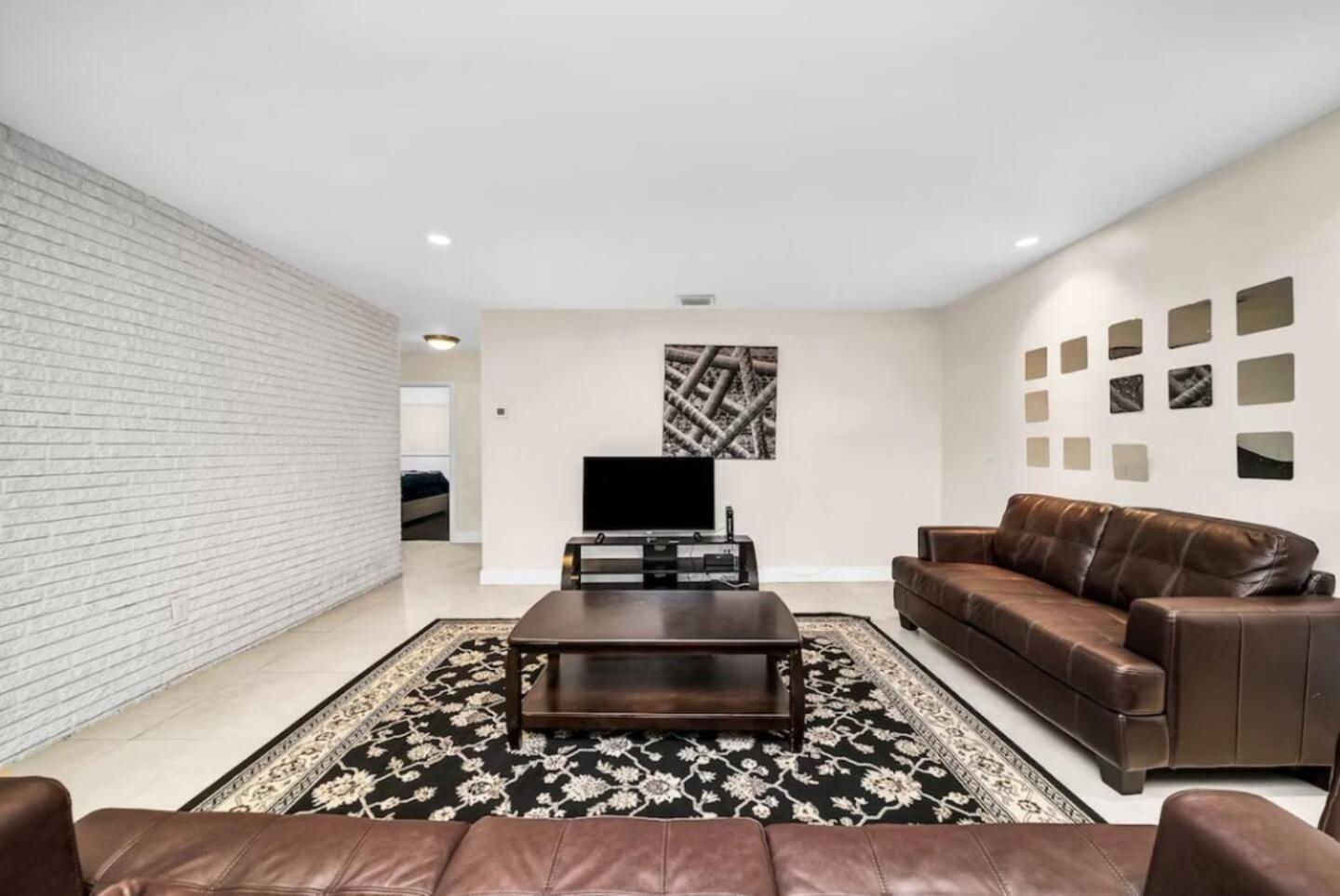 Heated Pool Home, Near Holiday home Miami
