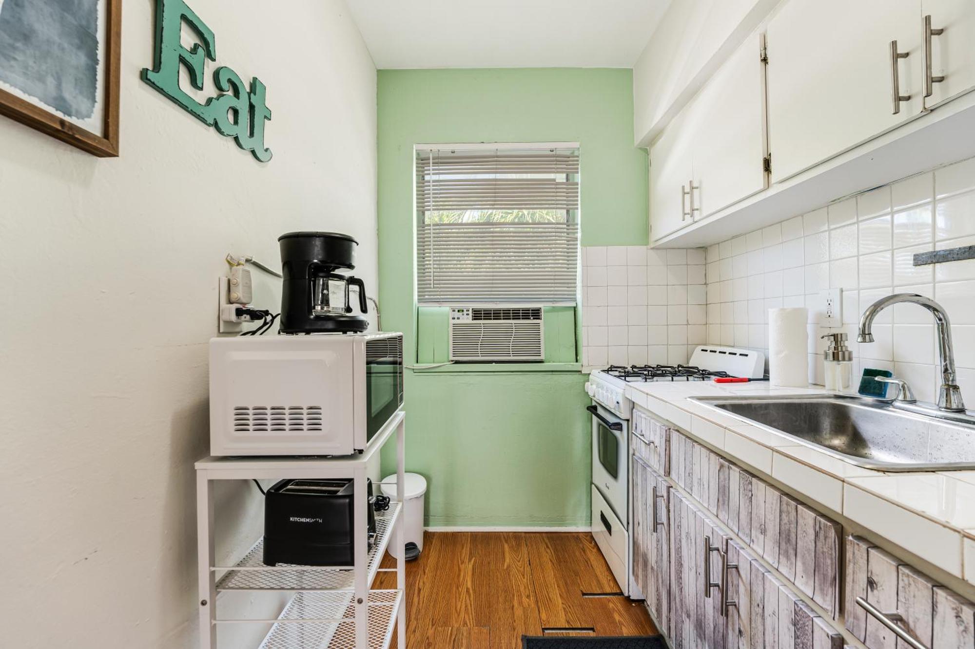 Apartment Serene 1br Steps From Downtown And Calle 8