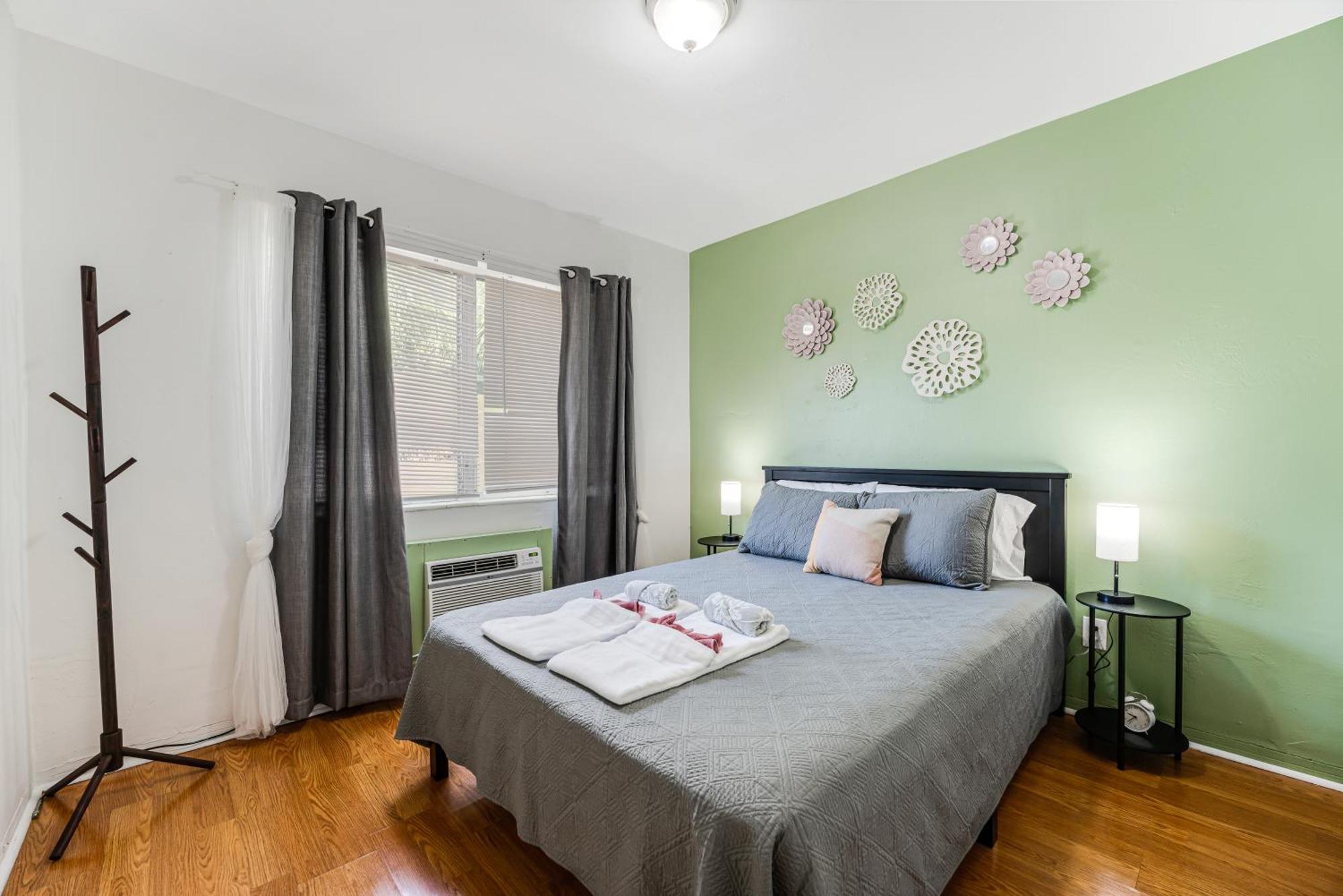 Apartment Serene 1br Steps From Downtown And Calle 8 *