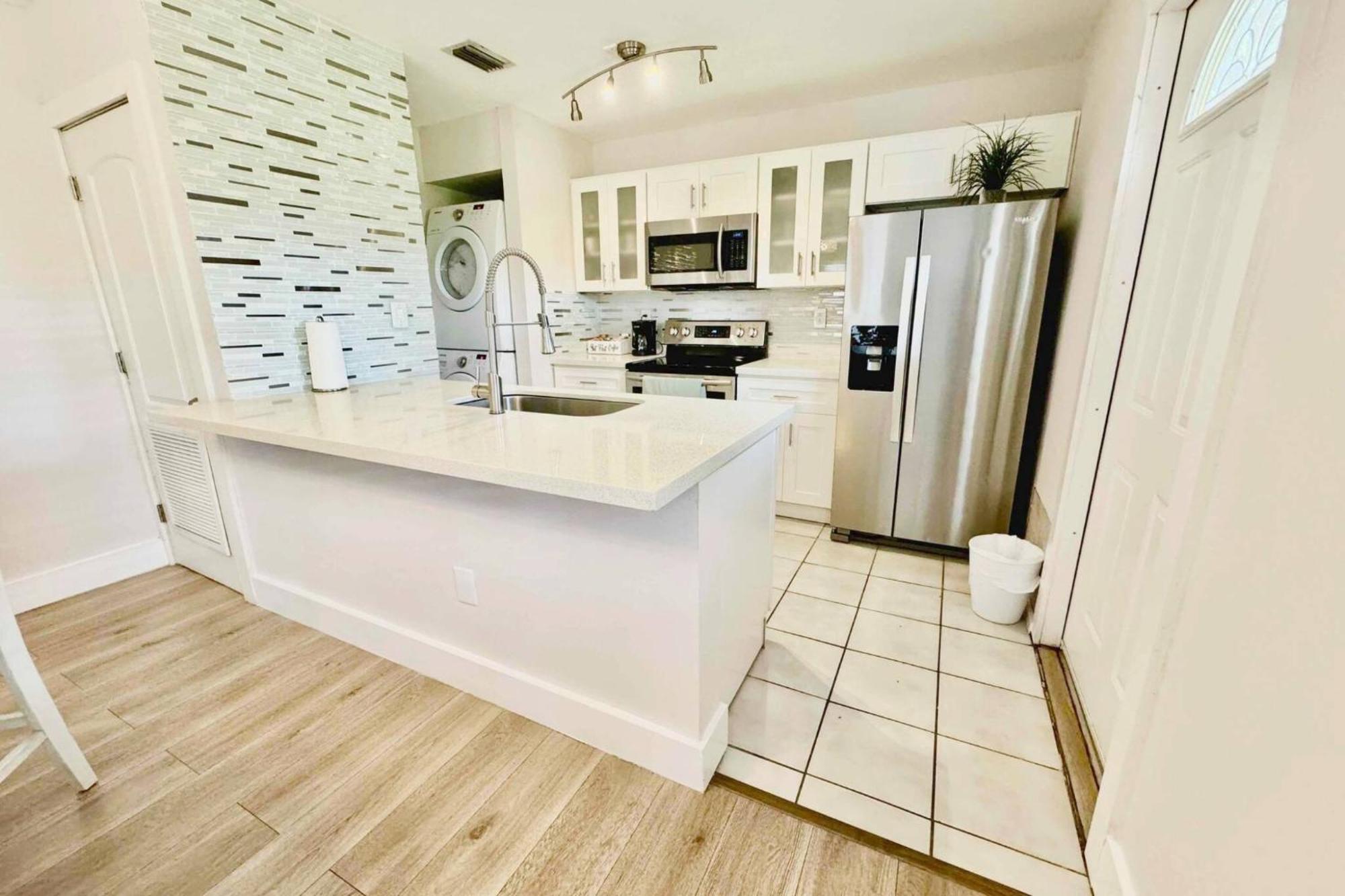 Cozy Near Coconut Grove And The Of Holiday home Miami