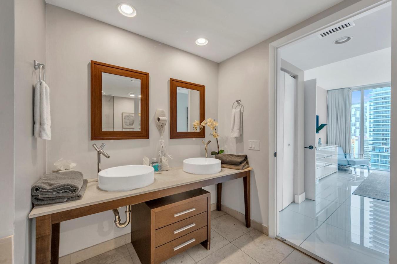Gorgeous 2br Icon Brickell-waterviews-freespa Apartment Miami