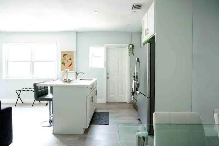 Hot Tub - 5min To Dt - Games - Customer Support * Miami