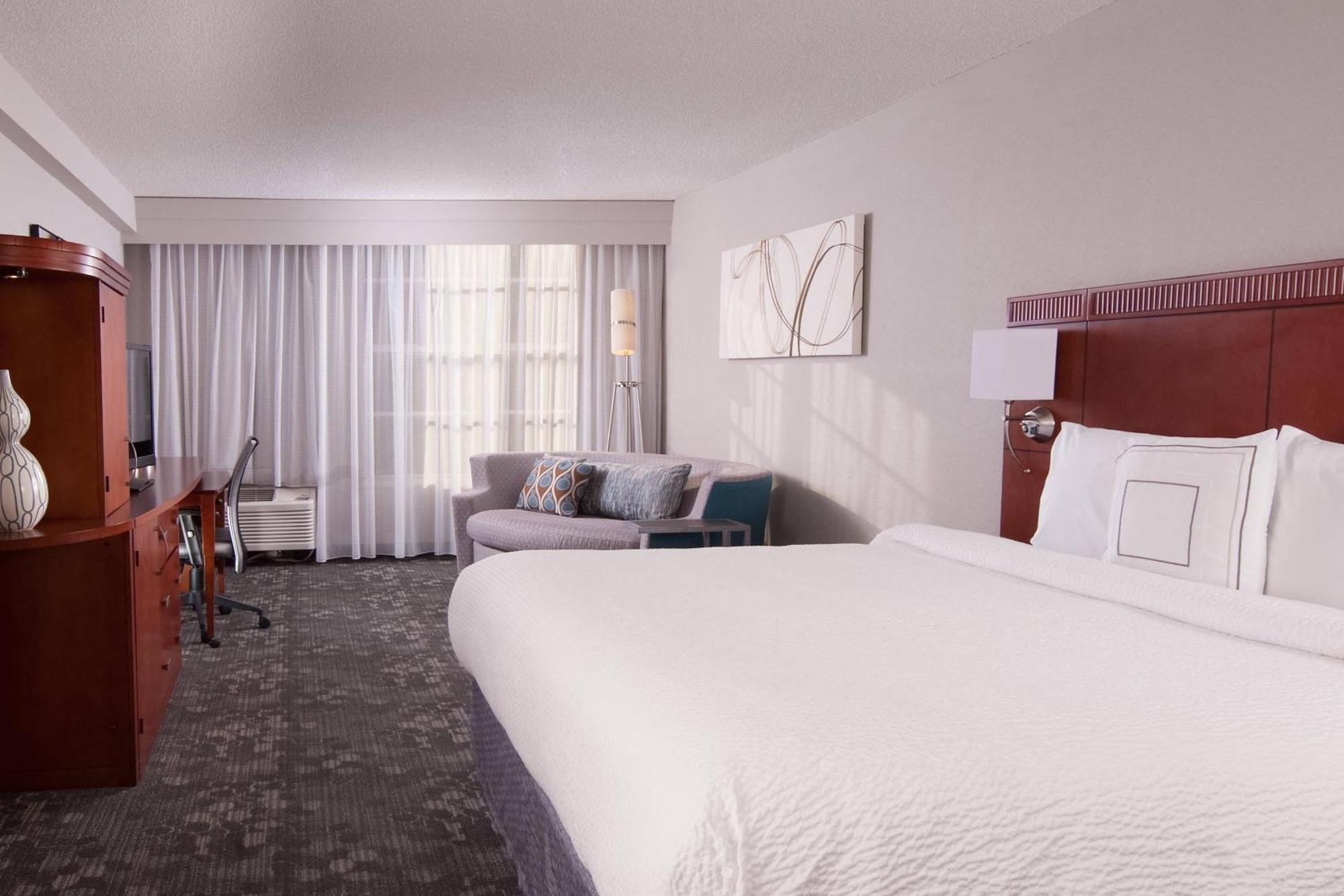 Hotel Courtyard Coral Gables 3*